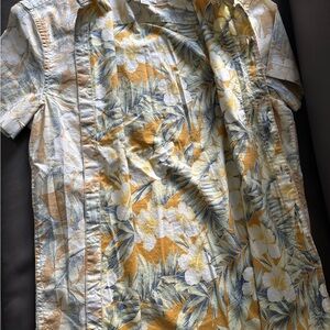 American Eagle Outfitters Yellow and Blue Floral Shirt